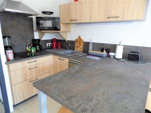 Appartement climatisé avec grande terrasse, proche plages et équipé pour 5 personnes - FR-1-326-657