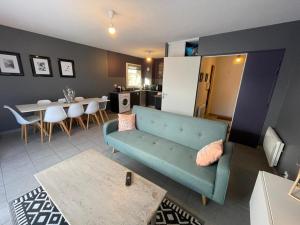 Appartement en rez-de-jardin à 100m de la plage avec terrasse et parking - FR-1-413-107