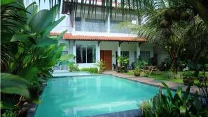 Villa Prambanan Jogja with Private Swimming Pool by Simply Homy - 普兰巴南