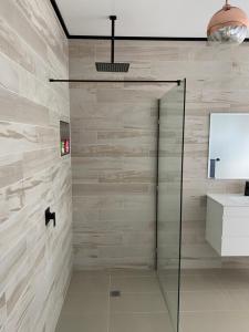 Lux Modern 4 Bedroom House Central CBD