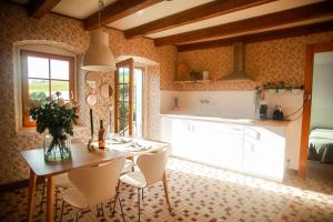 Charming Vinyard House - Lake Geneva