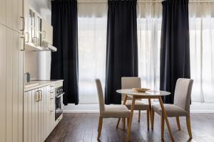 Largo Molina Studio III by Wonderful Italy