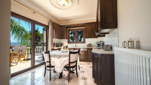 Iro Royal Villa by PosarelliVillas