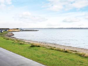 Seaside Retreat in Hvalpsund-By Traum