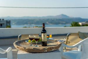 Bella-Maria at Aptera with mountain and sea view !!