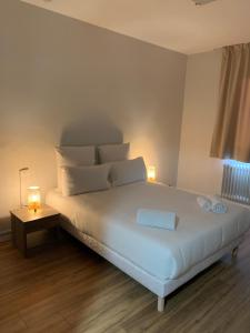 Hotels Hotel Le Costellan : Chambre Double - Vue sur Rue