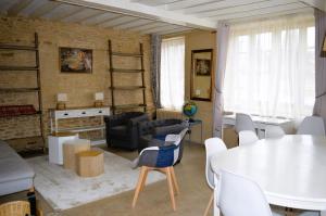 Lauberge du lavoir, maison en pierres avec jardin