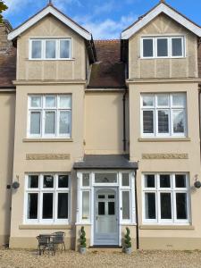 Stylish Georgian Apartment In An Ideal Location