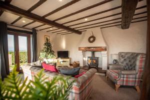 Garth Cottage, Castle Carrock, family friendly with hot tub and views