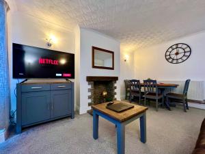 Curzon House Two - Great for Contractors or Family Holidays