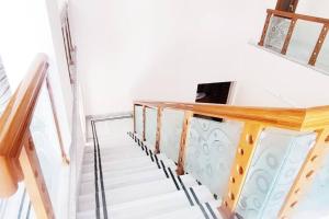 Servostay Kukatpally Spacious 5 BHK Duplex in Vivekananda Nagar with Parking