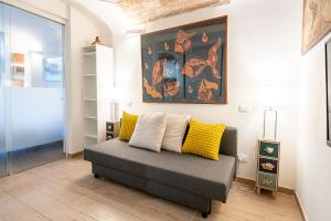 GuestHost - Oltrarno Bright Apartment con Patio Privato