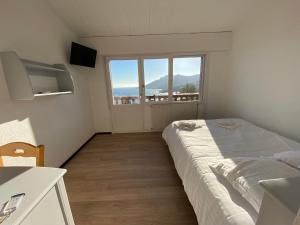 Villages vacances Village Vacances Lou Castelet : Chambre Double - Vue sur Mer