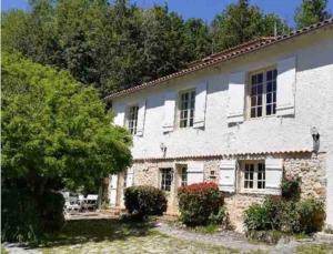 Maisons de vacances Maison de 3 chambres avec piscine privee jardin amenage et wifi a Negrondes : photos des chambres