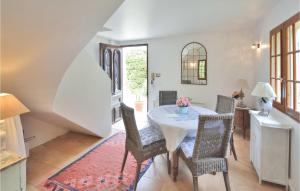 Maisons de vacances Gorgeous Home In Plascassier With Wifi : photos des chambres