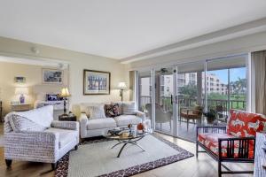 Island-style condo with pool, spa and steps to beach