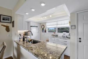 Island-style condo with pool, spa and steps to beach