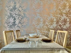 Lovely & cozy duplex heart of Nice with bathtub!