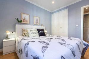 Estadio del Sevilla, 3 hab, 8 plazas y metro