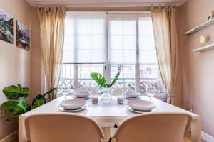 Estadio del Sevilla, 3 hab, 8 plazas y metro