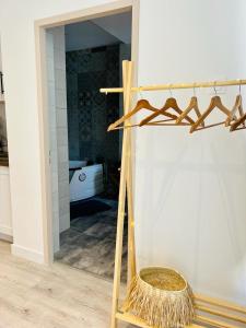 Appartements Lacacia - Suite de charme au calme avec Balneo et Parking prive : photos des chambres
