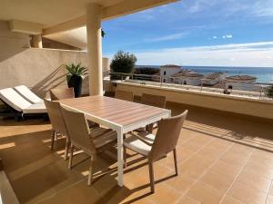 Precioso apartamento con piscina, vistas a mar