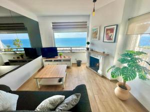 GATU Casa Muse junto a la playa, vista al mar, aire acc, terraza, wifi y chimenea " Preferente mayores de 21 años y familias "