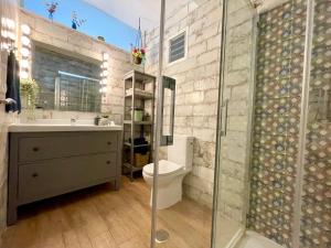 GATU Casa Muse junto a la playa, vista al mar, aire acc, terraza, wifi y chimenea " Preferente mayores de 21 años y familias "