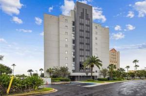 Remodeled 2BD2BA Condo mins from Universal Studio