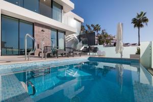 200m NEW A Villa with private, heated pool and amazing ocean view