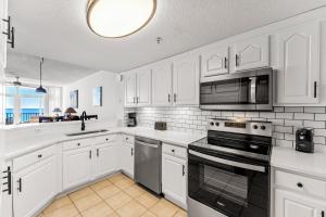 Jade East Towers 0430 by Newman-Dailey