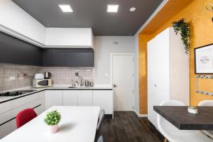 Pearl Pad - Stylish Seaside Duplex Apartment with HOT TUB - Sliema