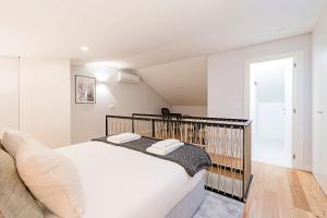 Bonfim Elegant Duplex w AC by LovelyStay