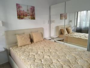 Renovated apartment with garden and parking space