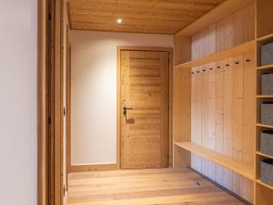 Appartement 130m² au pied des pistes avec piscine et sauna - FR-1-645-21