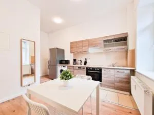 RAJ Living - 1 or 4 Room Apartments - 15 Min to Messe DUS - 10 Min Old Town DUS - Neu Eller