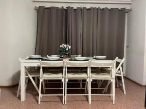 Piso Grande Amplio para grandes grupos 4 Dormitorios 2 baños,Asc 4AC y WIFI