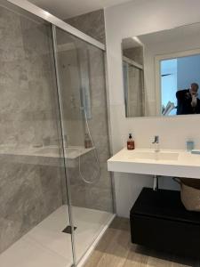 Spacious 3 Bedroom with 2 Terraces, pool, and walking distance to the beach