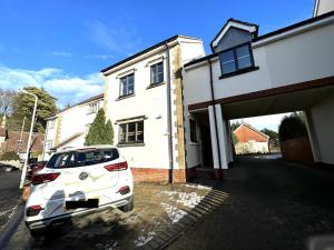 Family & pet friendly house + private garden