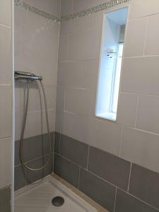 Un bel appartement rez jardin parking gratuit