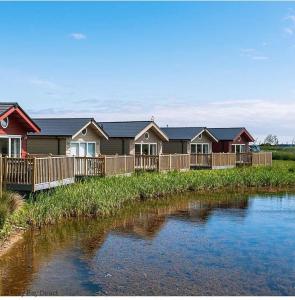 The Lake House at The Bay Filey, sleeps 4, 1 dog welcome for free too