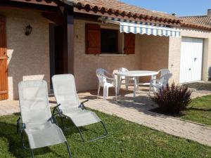 Maisons de vacances Holiday Home in Saint Geni s de Fontedit with a private pool : photos des chambres