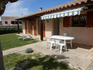 Maisons de vacances Holiday Home in Saint Geni s de Fontedit with a private pool : photos des chambres