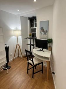 Luxury Artistic Digital Nomad Getaway w Terrace