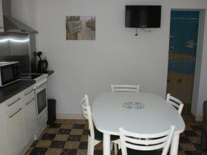 Appartements Charmant T2 avec Terrasse Privee, a 600m Plage et Commerces, La Tranche-sur-Mer - FR-1-22-278 : photos des chambres