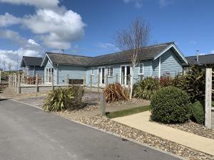 Blue Bay, The Bay, 2 bedrooms with ensuites, parking bay, 2 dogs welcome