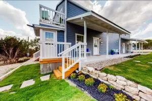 Blue Getaway - Center Point