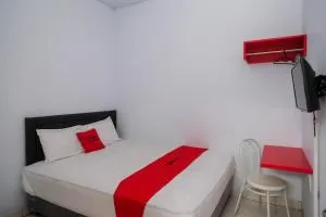 RedDoorz at Lapangan Bandara Sam Ratulangi Manado - Bitung