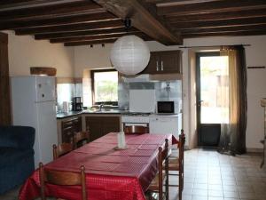 Maisons de vacances Gite Douchy-Montcorbon-Douchy, 5 pieces, 7 personnes - FR-1-590-49 : photos des chambres