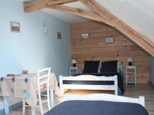 Maisons de vacances Gite Douchy-Montcorbon-Douchy, 5 pieces, 7 personnes - FR-1-590-49 : photos des chambres